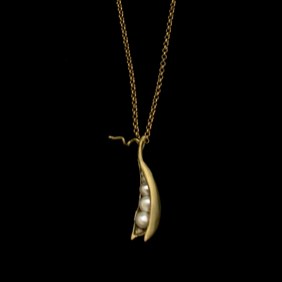 Pea Pod 3 Pearl Necklace