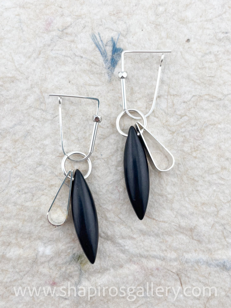 Raven with Teardrop Earrings