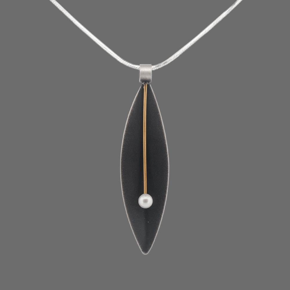 Oxidized Leaf Pearl Pendant
