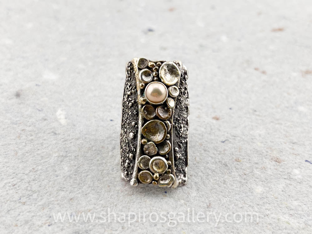 Pebbles On the Beach Ring with Pearl