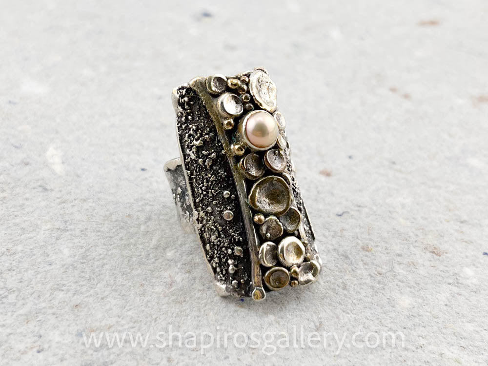 Pebbles On the Beach Ring with Pearl
