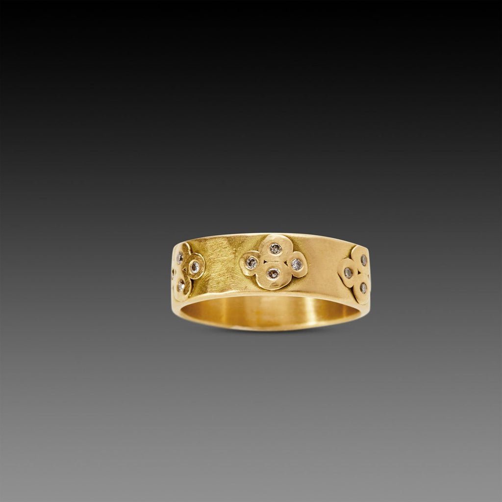 Hammered Band with Contoured Diamond Clusters