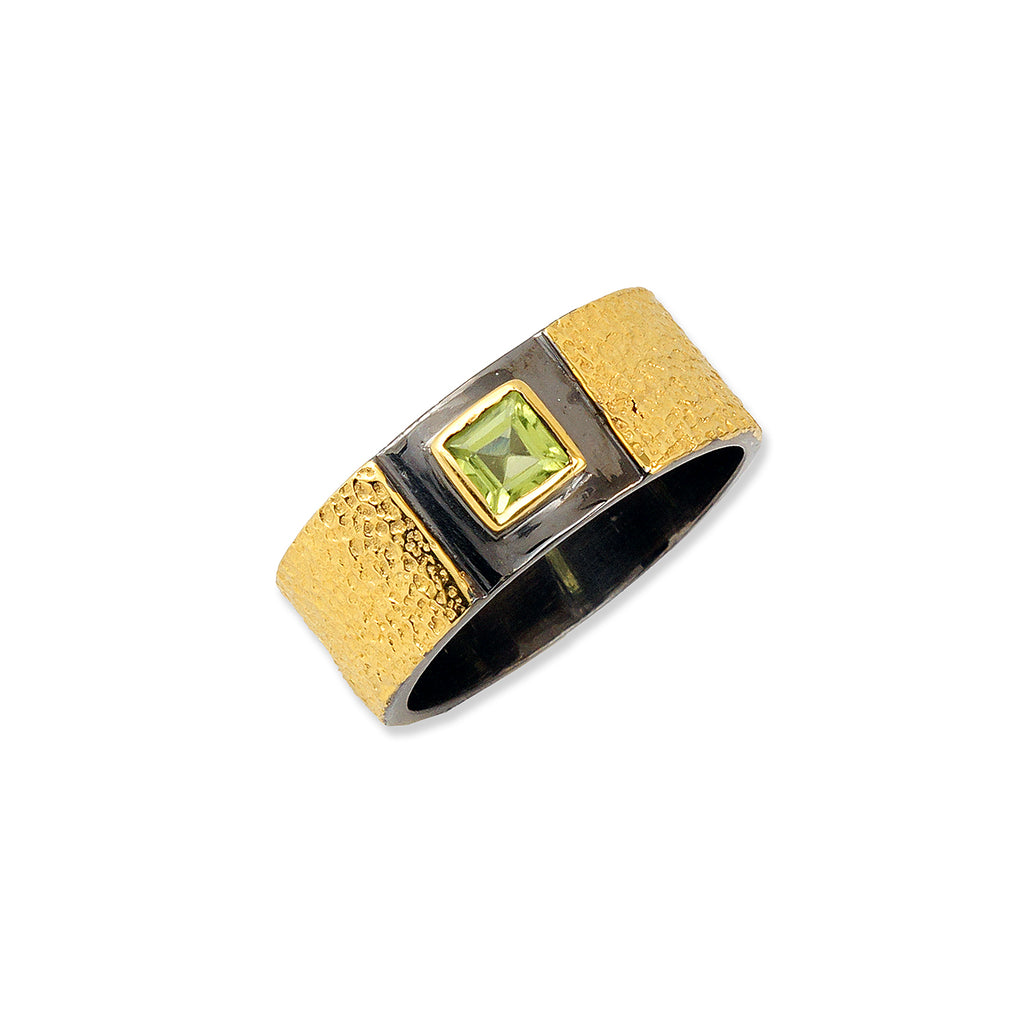 Black and Gold Gemstone Ring – Peridot